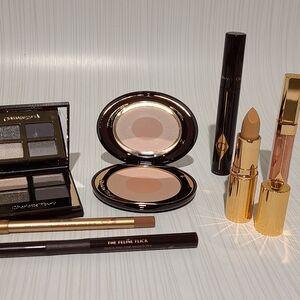 Charlotte Tilbury The Rock Chic Kissing Lips Makeup Bag Set